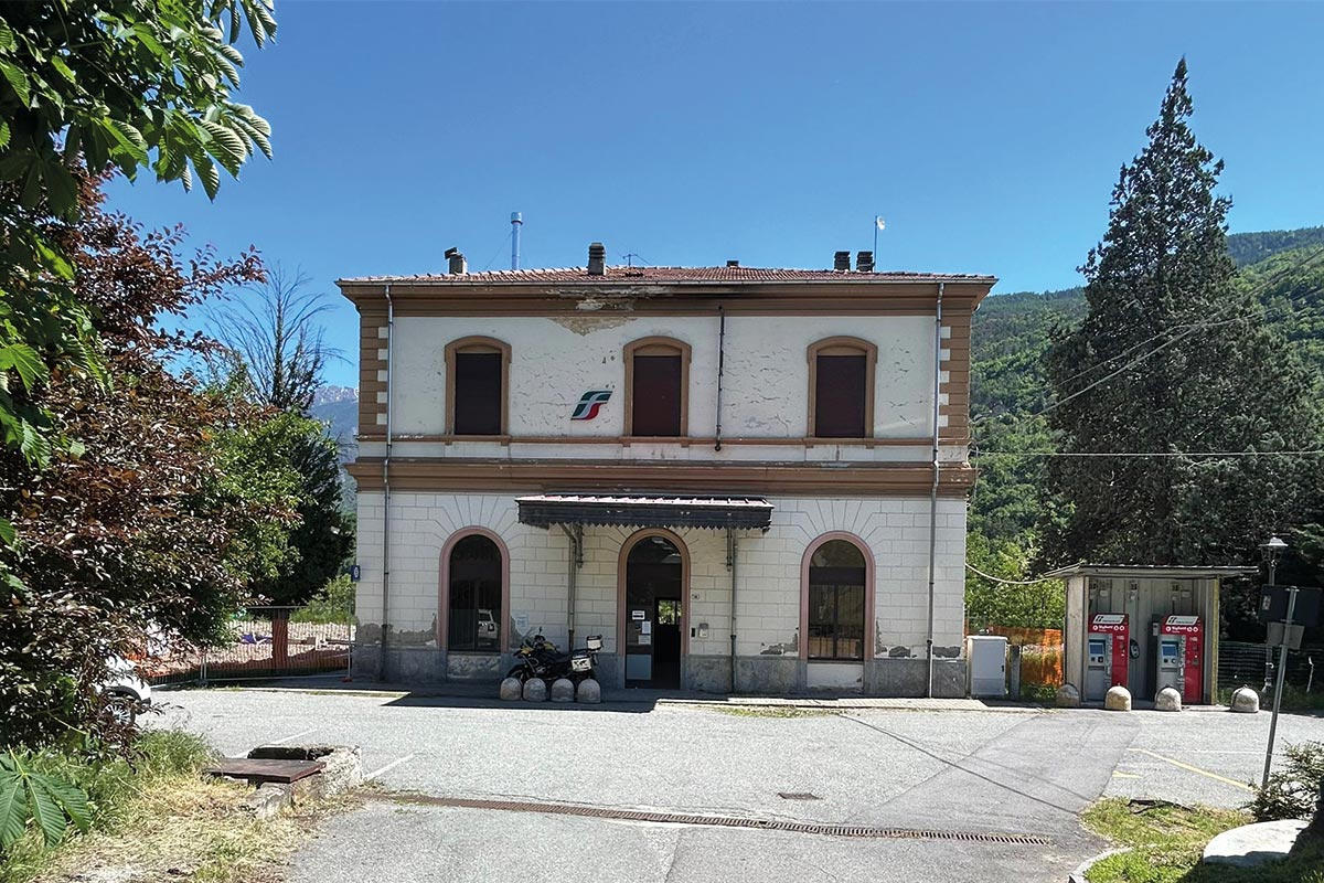lavori-elettrificazione-stazione-nus.jpg